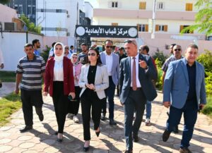 محافظ البحيرة تتفقد عدد من المشروعات الخدمية بقرية الأبعادية بدمنهور