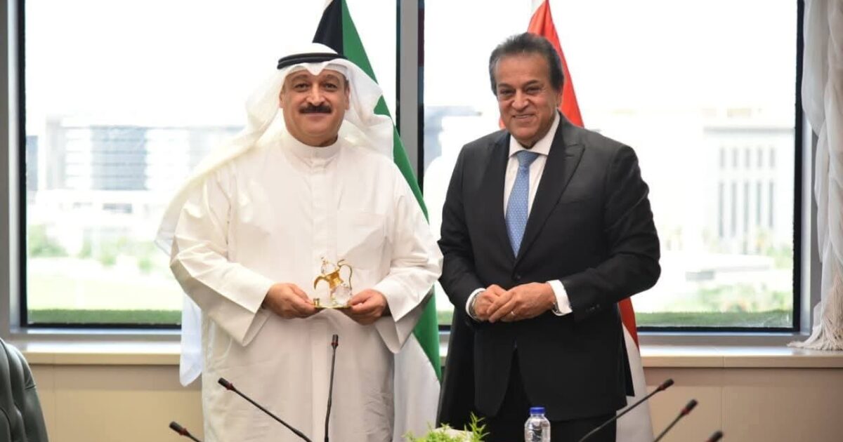 وزير الصحة يبحث مع وزير الصحة الكويتي سبل تعزيز التعاون المشترك بين البلدين