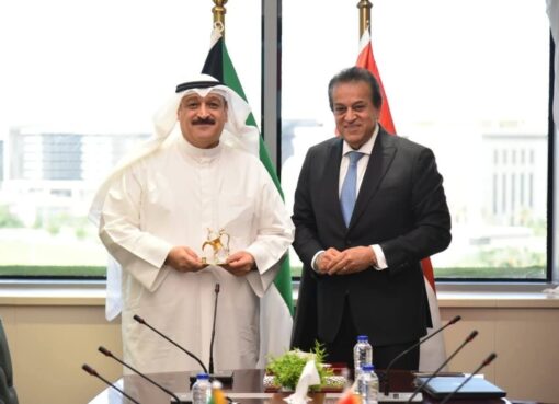 وزير الصحة يبحث مع وزير الصحة الكويتي سبل تعزيز التعاون المشترك بين البلدين وزير الصحة يبحث مع وزير الصحة الكويتي سبل تعزيز التعاون المشترك بين البلدين