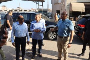 محافظ القليوبية يقود حملة لازالة الاشغالات والتعديات أمام موقف السيارات العمومي بمدينة بنها