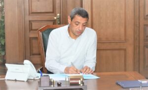 محافظ السويس يعتمد تعريفة الركوب الجديدة بالسويس بعد تحريك أسعار البنزين والسولار.
