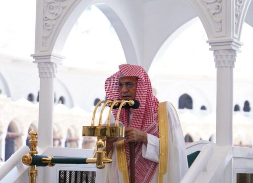 معالي الشيخ الدكتور صالح بن حميد يؤم المصلين لصلاة الجمعة بالمسجد الحرام معالي الشيخ الدكتور صالح بن حميد يؤم المصلين لصلاة الجمعة بالمسجد الحرام