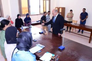 سوهاج الأهلية: رئيس الجامعة يتفقد قاعات المحاضرات وسط انضباط