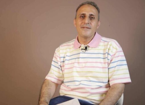 . مصطفى محمود يكشف طرق العناية بأسنان أصحاب الأمراض المزمنة ويفرّق بين تقويم الأسنان وطبّ الأسنان التجميلي . مصطفى محمود يكشف طرق العناية بأسنان أصحاب الأمراض المزمنة ويفرّق بين تقويم الأسنان وطبّ الأسنان التجميلي