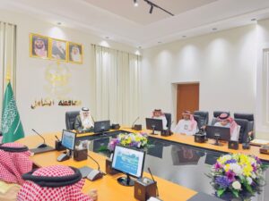 بيئة الكامل تشارك اجتماع المحافظة لبحث مبادرة "المدارس الزرقاء والخضراء"