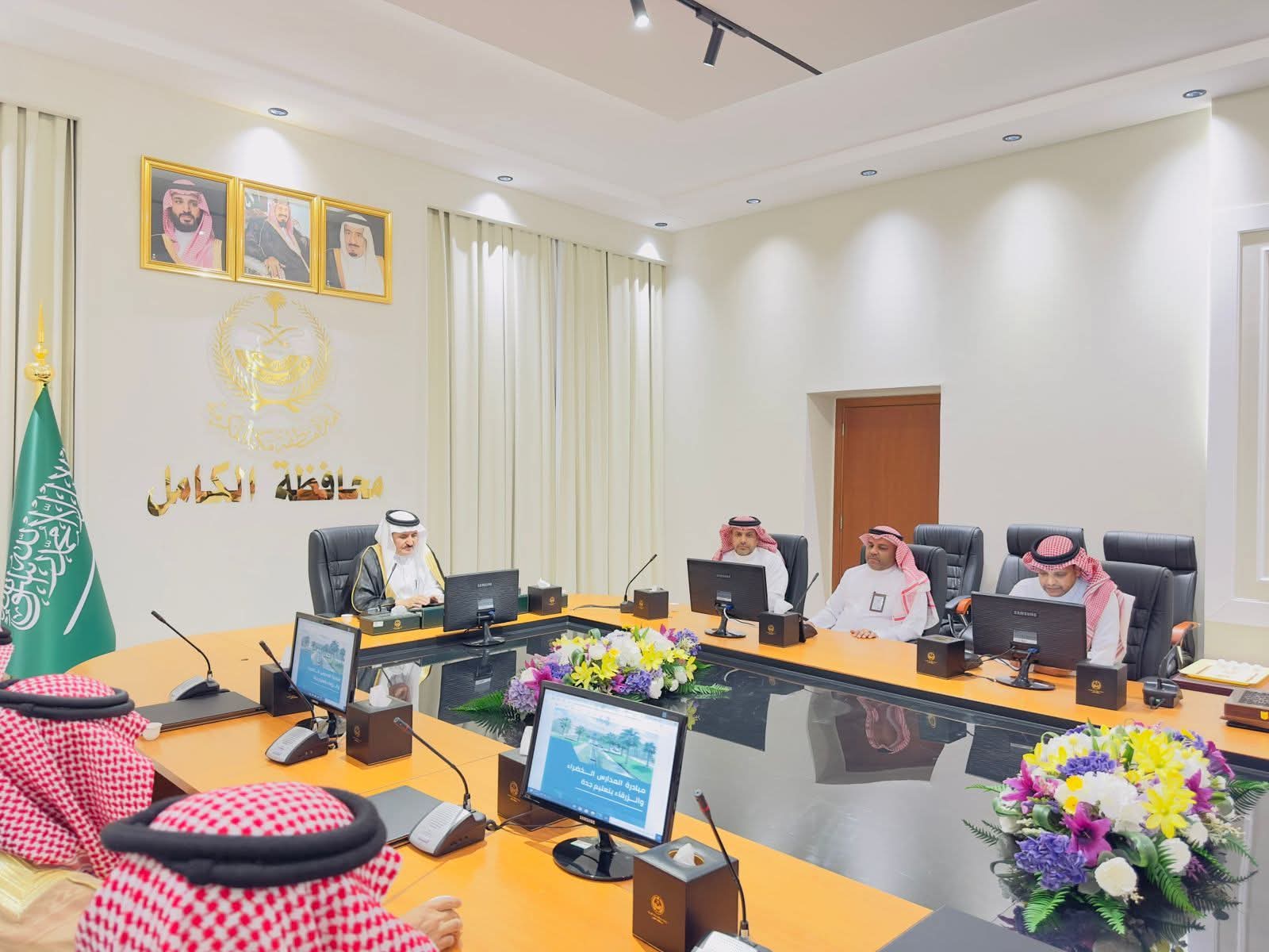 بيئة الكامل تشارك اجتماع المحافظة لبحث مبادرة "المدارس الزرقاء والخضراء"