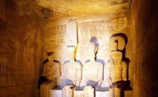 ظاهرة تعامد الشمس على وجه رمسيس الثاني في معبد أبو سمبل ظاهرة تعامد الشمس على وجه رمسيس الثاني في معبد أبو سمبل