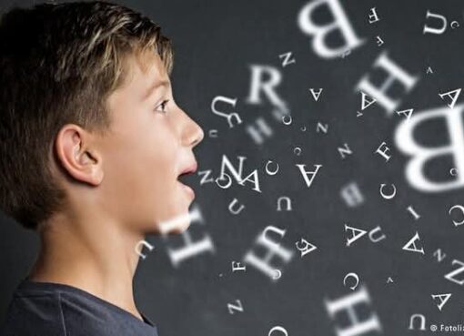 أخصائية نطق وتخاطب: دعم المصابين بالتأتأة يبدأ من الأسرة وينمو بتفهّم المجتمع أخصائية نطق وتخاطب: دعم المصابين بالتأتأة يبدأ من الأسرة وينمو بتفهّم المجتمع