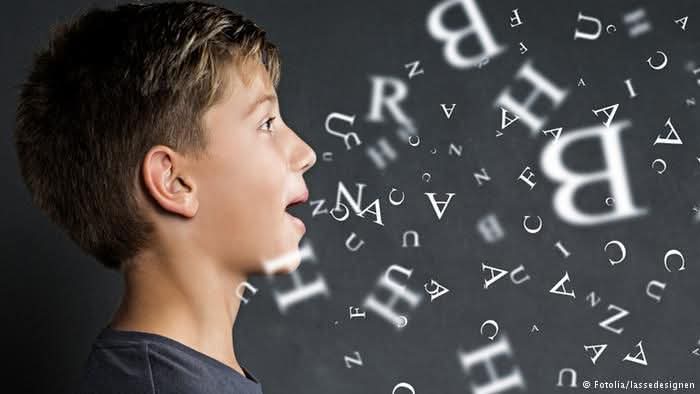 أخصائية نطق وتخاطب: دعم المصابين بالتأتأة يبدأ من الأسرة وينمو بتفهّم المجتمع