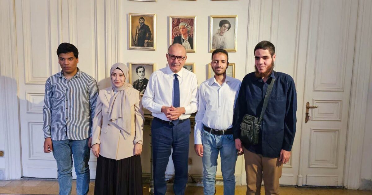 السفير التركي يكرم ثلاثة طلاب مصريين من ذوي الهمم يمنحهم جوائز نقدية ورحلة إلى تركيا على نفقته الخاصة