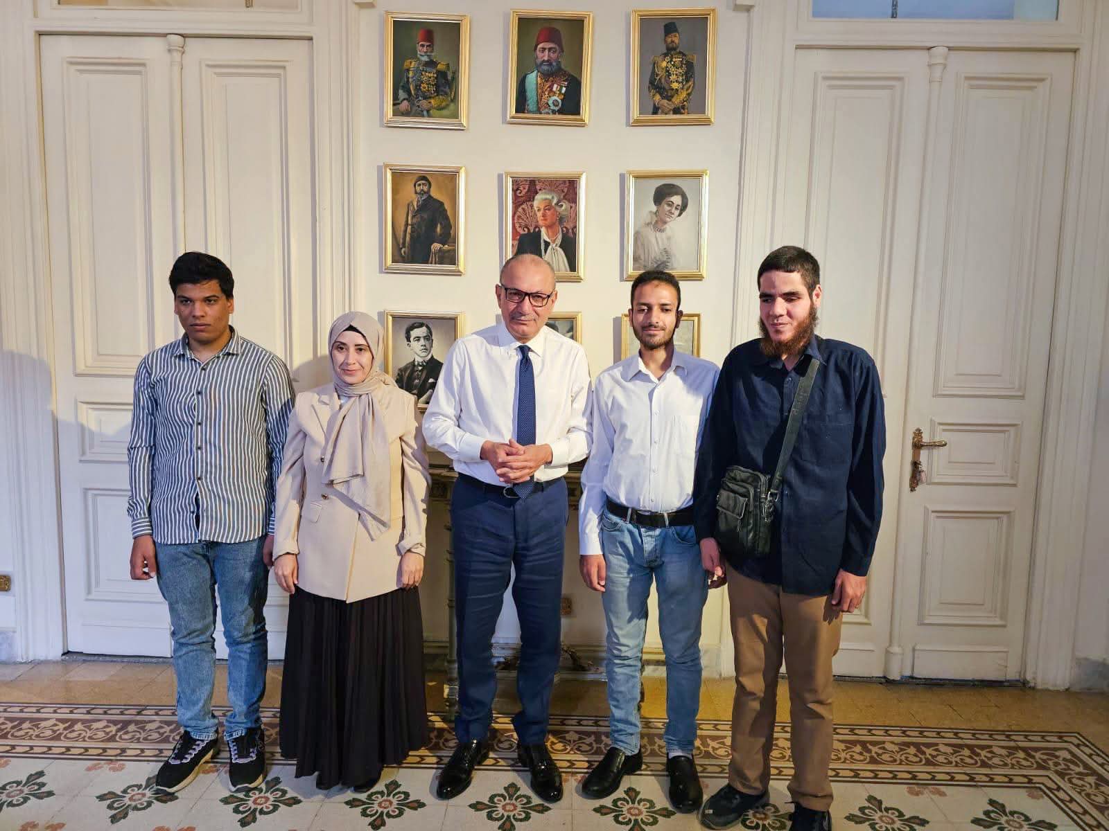 السفير التركي يكرم ثلاثة طلاب مصريين من ذوي الهمم يمنحهم جوائز نقدية ورحلة إلى تركيا على نفقته الخاصة