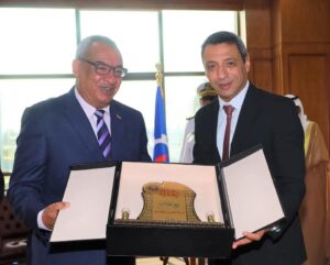 محافظ السويس يستقبل القيادات العسكرية والأمنية والقنصل السعودي ورئيس الجامعة والشركات للتهنئة بالعيد القومي للمحافظة