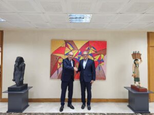 السفير التركي بالقاهرة يزور الدكتور خالد العناني لتهنئته بانتخابه مديرًا عامًا لليونسكو