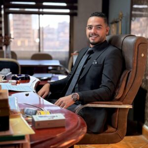 علي الطباخ: السجن مصير المتهم بصفع مسنا في السويس