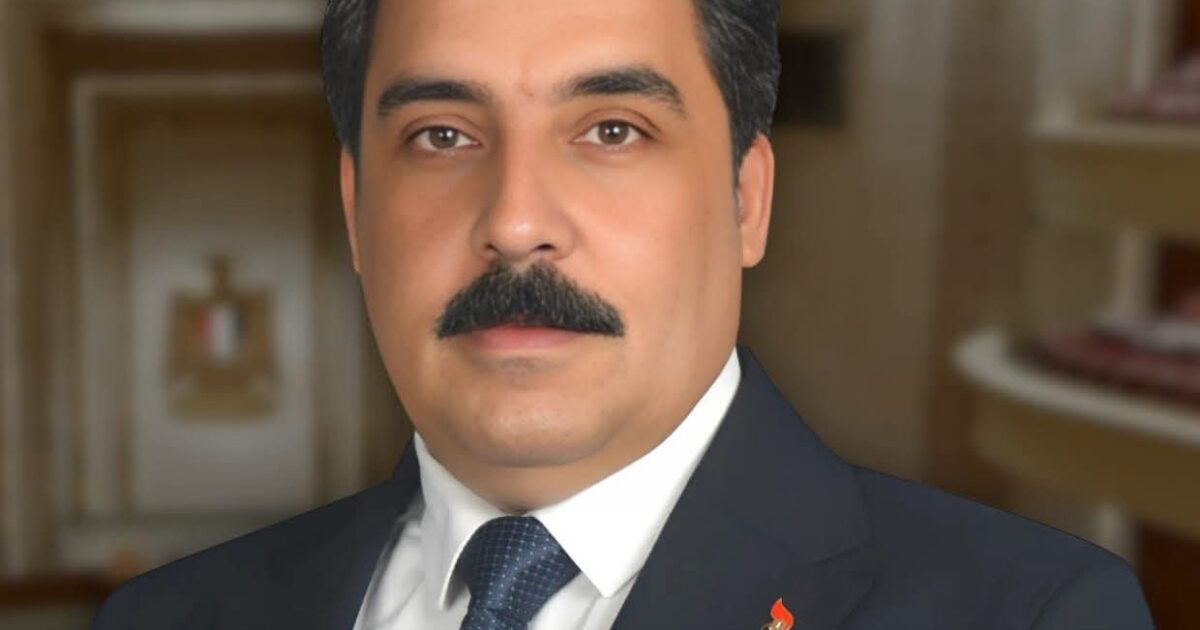 رؤية المهندس إيهاب محمود: بين السياسي الحقيقي والمدعي