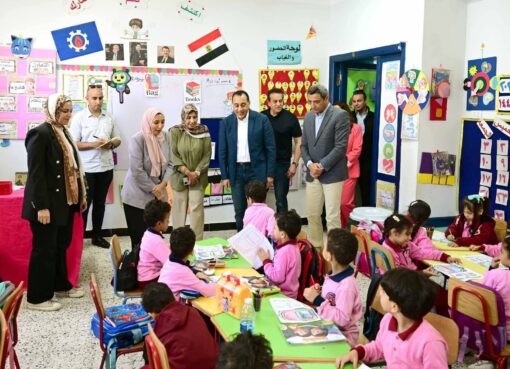 مدبولي يغير مسار جولته بمحافظة السويس ويتفقد مدرسة “محمد حافظ” الابتدائية