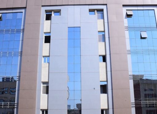 رئيس جامعة سوهاج يتابع الأعمال الإنشائية الجارية بالموقع العام لمستشفى الجراحات التخصصية رئيس جامعة سوهاج يتابع الأعمال الإنشائية الجارية بالموقع العام لمستشفى الجراحات التخصصية