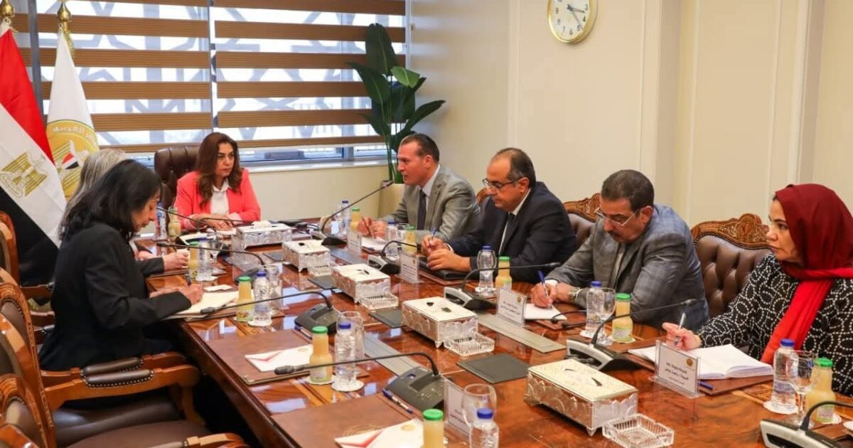 منال عوض تبحث مع البنك الدولي نتائج تنمية الصعيد وخطط خلق فرص العمل