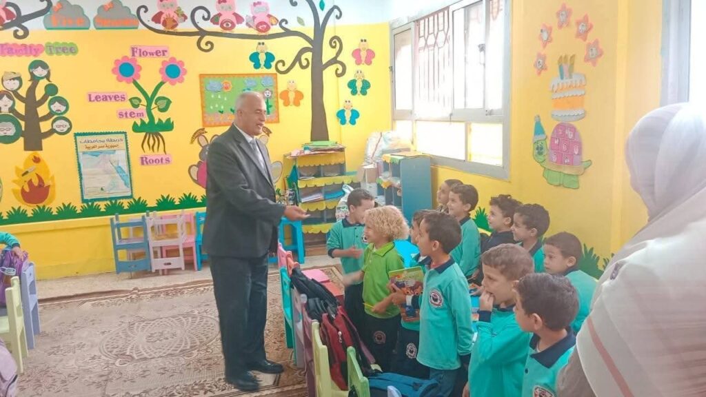 متابعة ميدانية وتكريم المتميزين بمدارس أشمون التعليمية