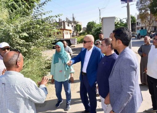 محافظ الأقصر يتفقد مشروعات الطرق بمدينة أرمنت محافظ الأقصر يتفقد مشروعات الطرق بمدينة أرمنت