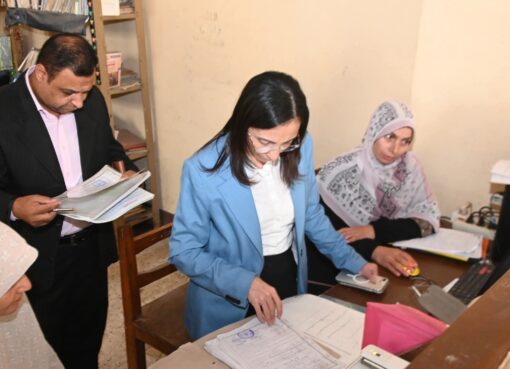 محافظ البحيرة تتفقد الإدارة الهندسية والمركز التكنولوجي بالقرية وتوجه بمراجعة كافة التراخيص وقرارات الإزالة
