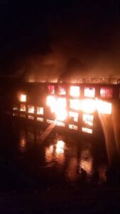 إصابة ضابط وعاملين في حريق "عائمة سياحية" بالأقصر