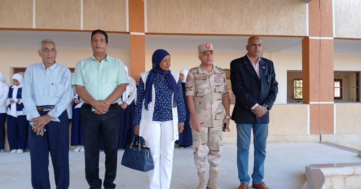 وكيلة تعليم البحر الأحمر تتفقد المدارس الفنية العسكرية بسفاجا وتؤكد: الانضباط وحب الوطن أساس النهوض بالتعليم