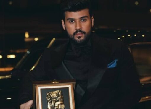 بعد تكريمه في ملتقى بغداد .. محمد الأمير ينتظر عرض مسلسل “نزيف” بعد تكريمه في ملتقى بغداد .. محمد الأمير ينتظر عرض مسلسل "نزيف"