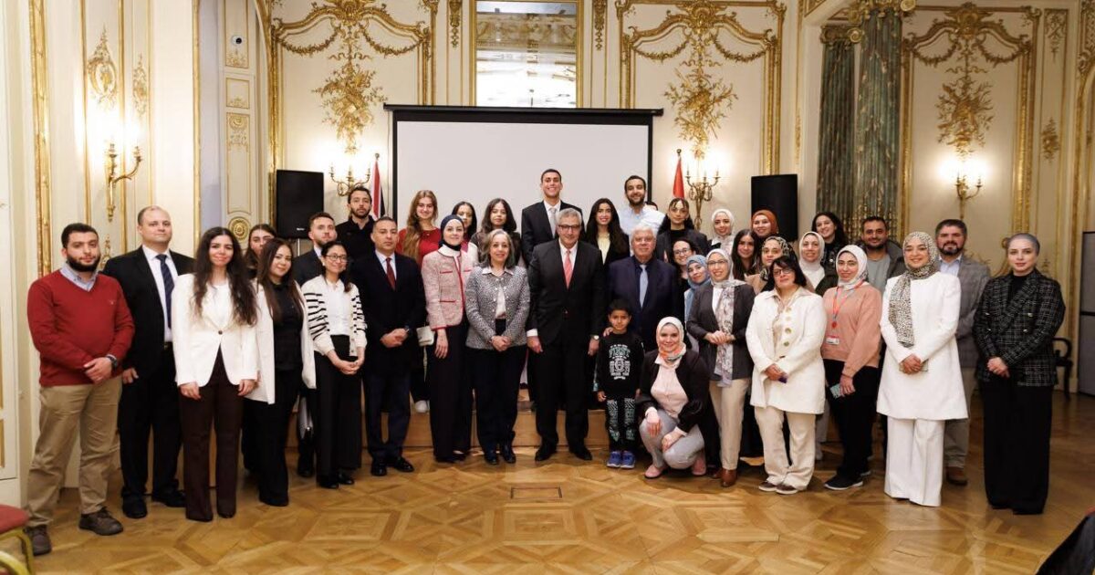 وزير التعليم العالي يشارك في مؤتمر "Going Global" بلندن ويجتمع مع الطلاب المصريين الدارسين بالمملكة المتحدة ومسؤولي شركة "Pearson"