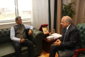 بحث سبل دعم وتعزيز فرص التعاون والشراكة بين وزير الكهرباء والطاقة المتجددة وسفير الهند لدى القاهرة