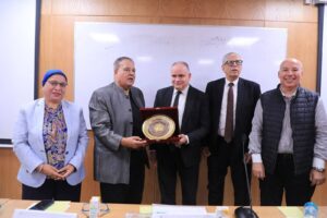 جامعة القاهرة الأهلية ترسم لطلابها الطريق لتحقيق الأحلام بالفرح والتفاؤل والتوازن النفسي في ندوة للشاعر الكبير والإعلامى جمال الشاعر.