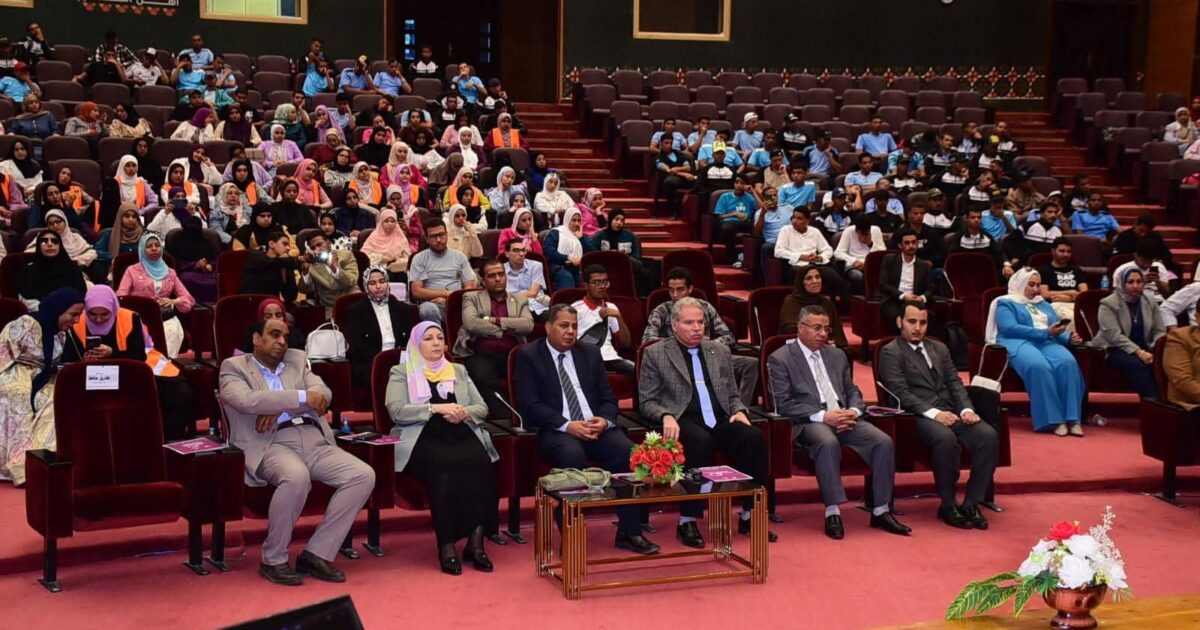 جامعة سوهاج تتبني رؤية القيادة السياسية لتحقيق الدمج والشمول والمساواة للطلاب ذوي الإعاقة