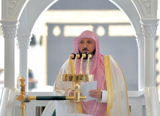 فضيلة الشيخ الدكتور ماهر بن حمد المعيقل يؤم المصلين لصلاة الجمعة بالمسجد الحرام