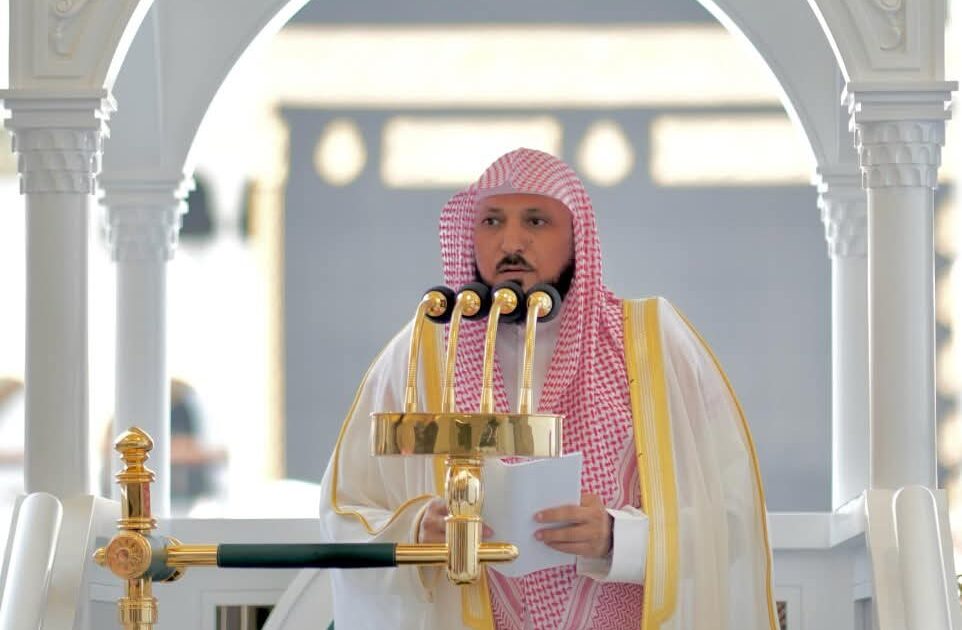 فضيلة الشيخ الدكتور ماهر بن حمد المعيقل يؤم المصلين لصلاة الجمعة بالمسجد الحرام