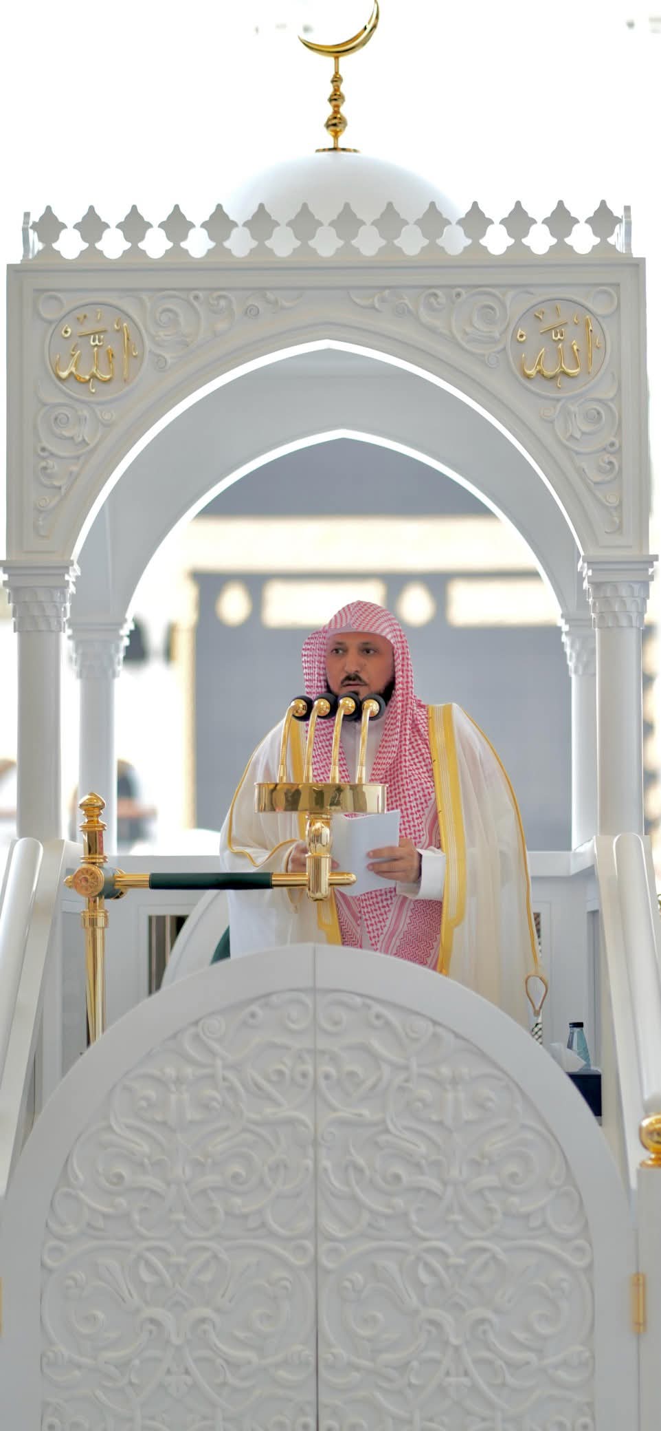 فضيلة الشيخ الدكتور ماهر بن حمد المعيقل يؤم المصلين لصلاة الجمعة بالمسجد الحرام