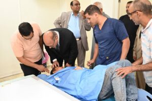 رئيس جامعة سوهاج يشرف على علاج طلاب حادث جهينة