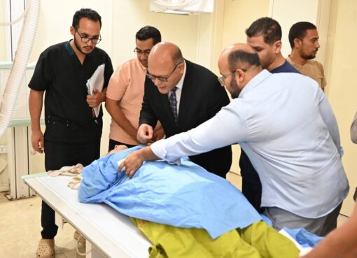 رئيس جامعة سوهاج يشرف على علاج طلاب حادث جهينة