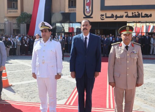 محافظ سوهاج يضع إكليل الزهور على النصب التذكاري لشهداء المحافظة محافظ سوهاج يضع إكليل الزهور على النصب التذكاري لشهداء المحافظة