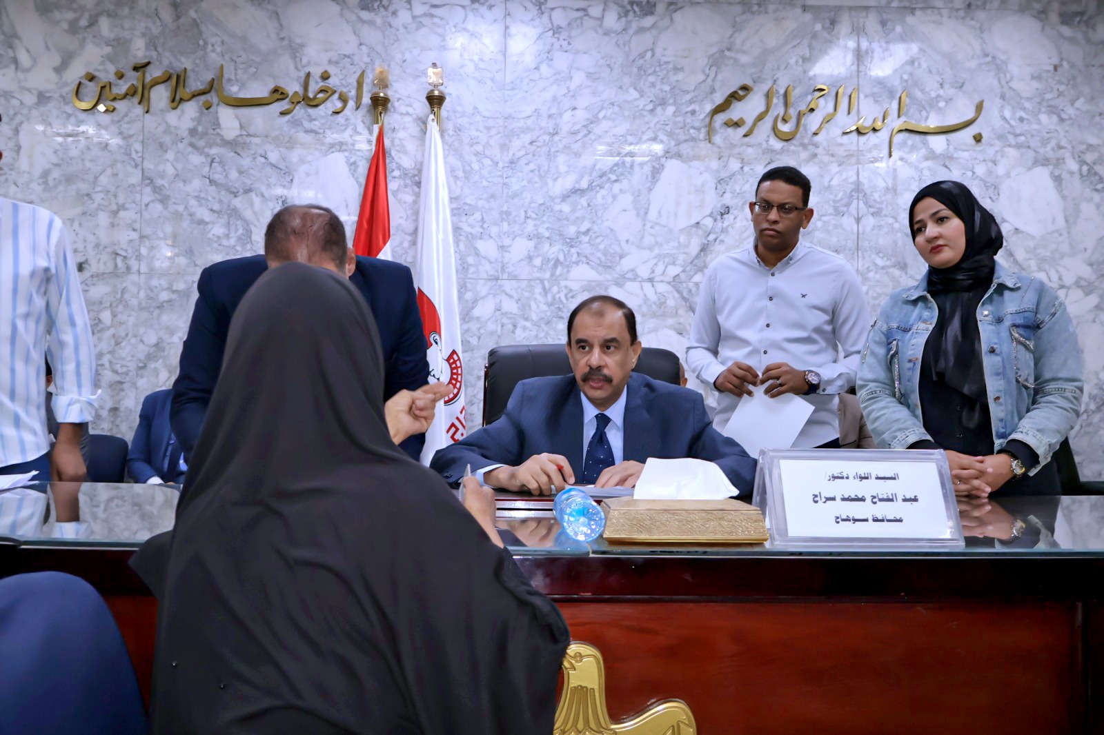 محافظ سوهاج يعقد اللقاء الجماهيري الأسبوعي للاستماع إلى شكاوى المواطنين ومطالبهم