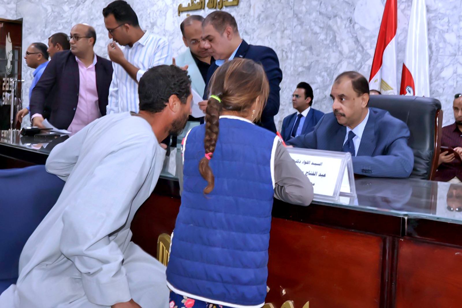 محافظ سوهاج يعقد اللقاء الجماهيري الأسبوعي للاستماع إلى شكاوى المواطنين ومطالبهم