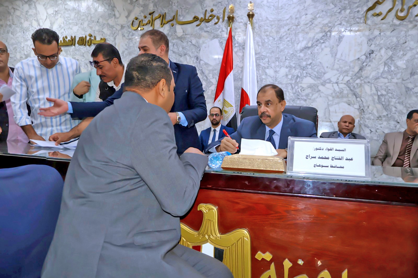 محافظ سوهاج يعقد اللقاء الجماهيري الأسبوعي للاستماع إلى شكاوى المواطنين ومطالبهم