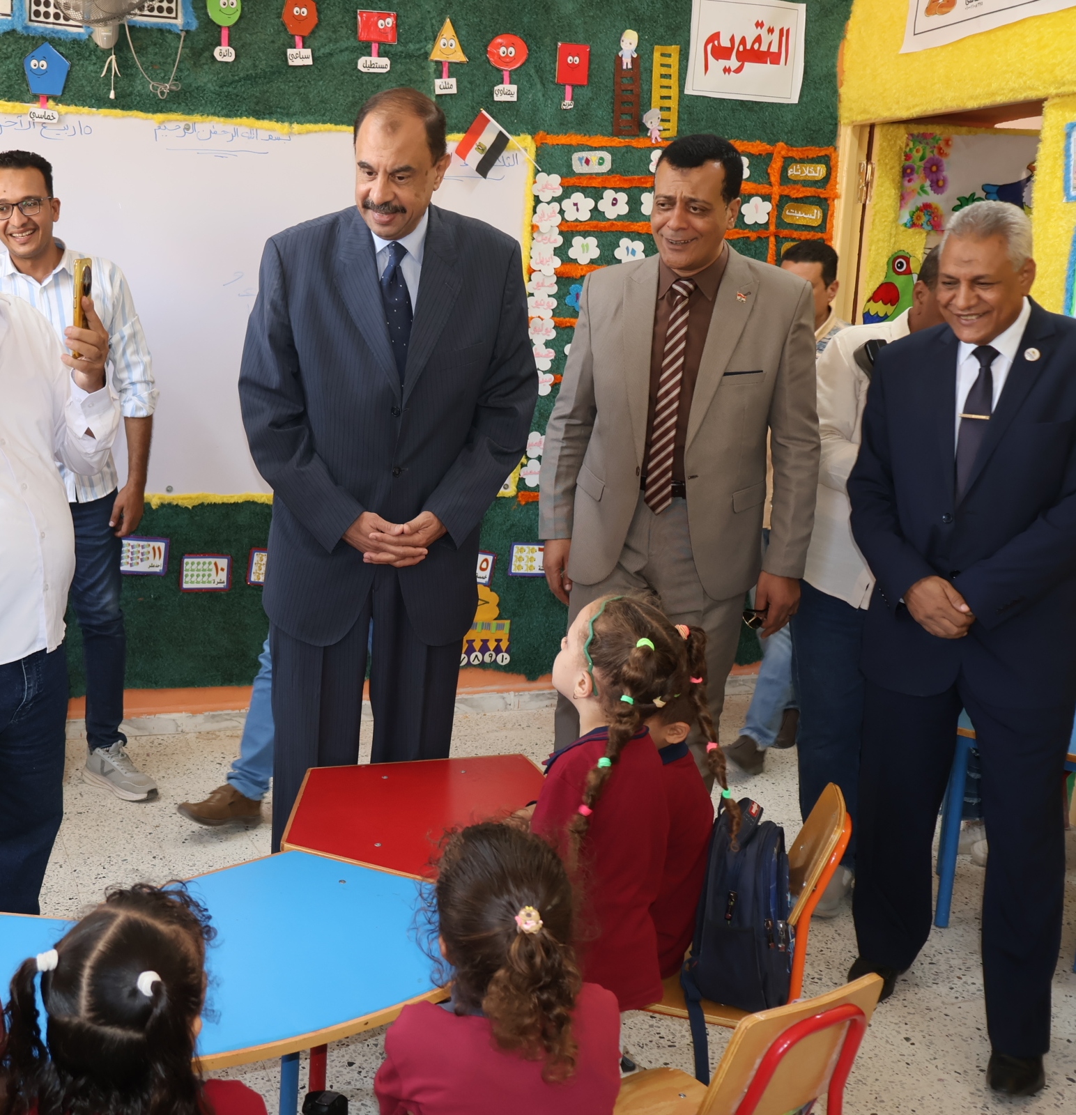 محافظ سوهاج يفتتح مدرسة "الشهيد هشام جابر بكر الابتدائية" بالصوامعة غرب بطهطا بتكلفة 26 مليون جنيه