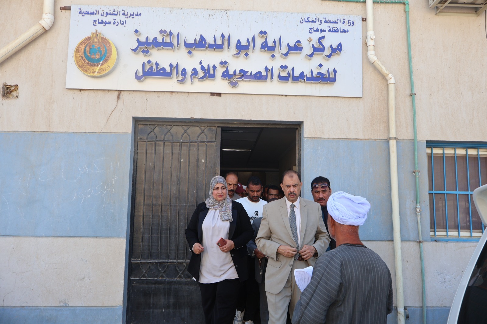 محافظ سوهاج في جولة مفاجئة يتابع الخدمات بقرى الشباتية وعرابة أبو الدهب ويوجه بحلول فورية لمطالب الأهالي