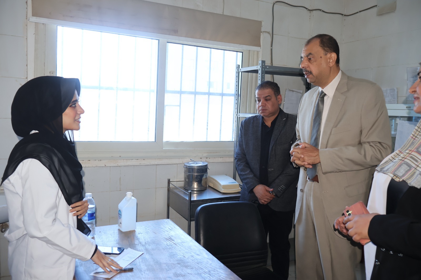 محافظ سوهاج في جولة مفاجئة يتابع الخدمات بقرى الشباتية وعرابة أبو الدهب ويوجه بحلول فورية لمطالب الأهالي