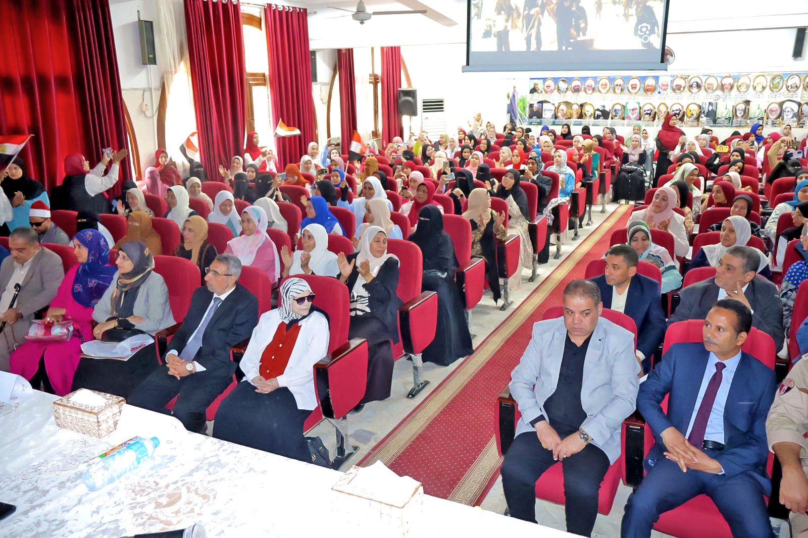 محافظ سوهاج يشهد احتفالية كلية الدراسات الإسلامية والعربية للبنات بجامعة الأزهر الشريف بذكرى انتصارات أكتوبر المجيده