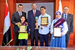 محافظ سوهاج يكرم أوائل الطلاب الفائزين على مستوى الجمهورية في المشروع الوطني للقراءة وتحدي القراءة العربي