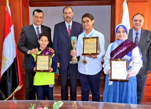 محافظ سوهاج يكرم أوائل الطلاب الفائزين على مستوى الجمهورية في المشروع الوطني للقراءة وتحدي القراءة العربي محافظ سوهاج يكرم أوائل الطلاب الفائزين على مستوى الجمهورية في المشروع الوطني للقراءة وتحدي القراءة العربي