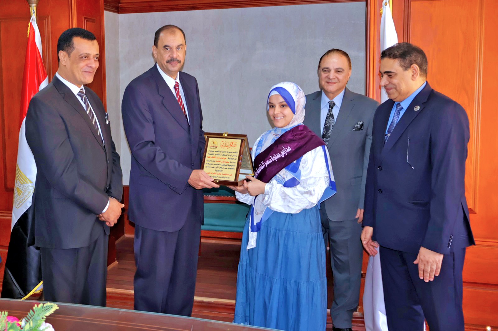 محافظ سوهاج يكرم أوائل الطلاب الفائزين على مستوى الجمهورية في المشروع الوطني للقراءة وتحدي القراءة العربي