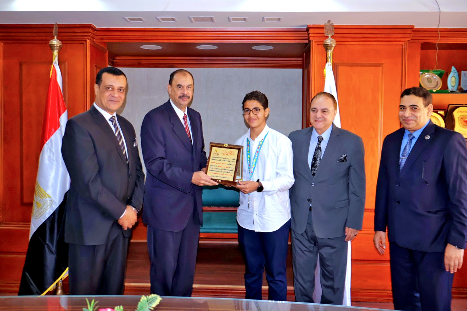 محافظ سوهاج يكرم أوائل الطلاب الفائزين على مستوى الجمهورية في المشروع الوطني للقراءة وتحدي القراءة العربي