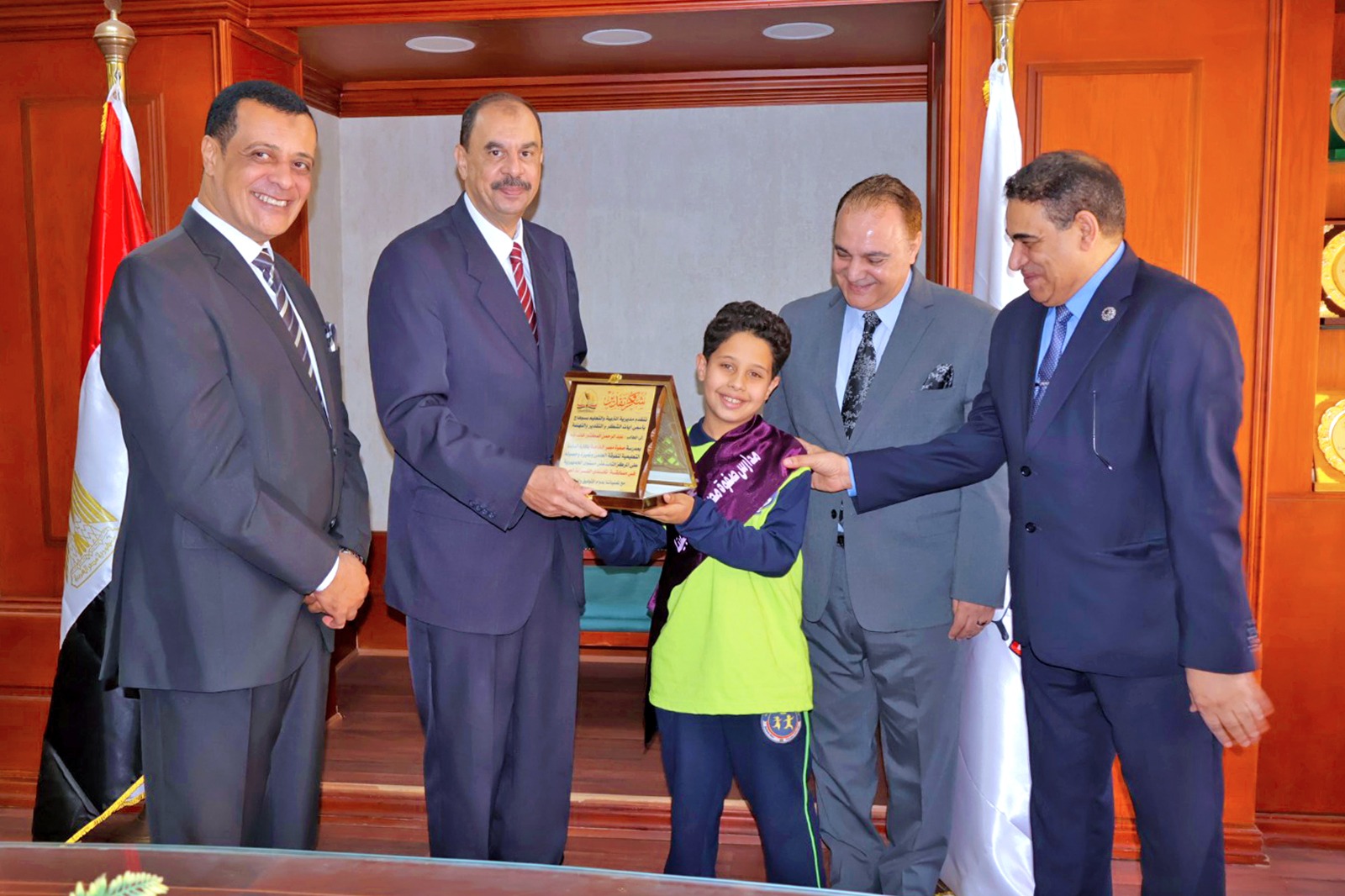 محافظ سوهاج يكرم أوائل الطلاب الفائزين على مستوى الجمهورية في المشروع الوطني للقراءة وتحدي القراءة العربي